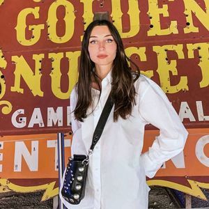 Meet your Posher, Clelia